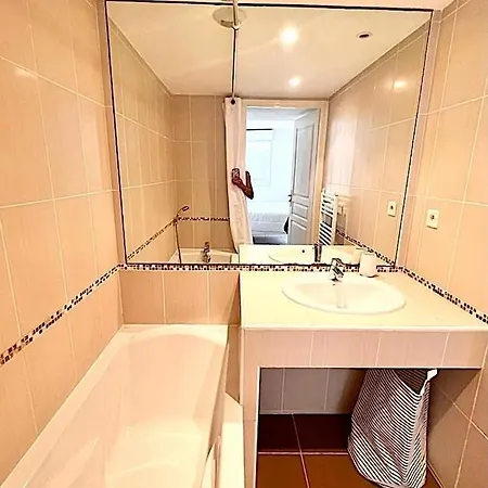 2 Pieces Avec Terrasse Proche Αντίμπ